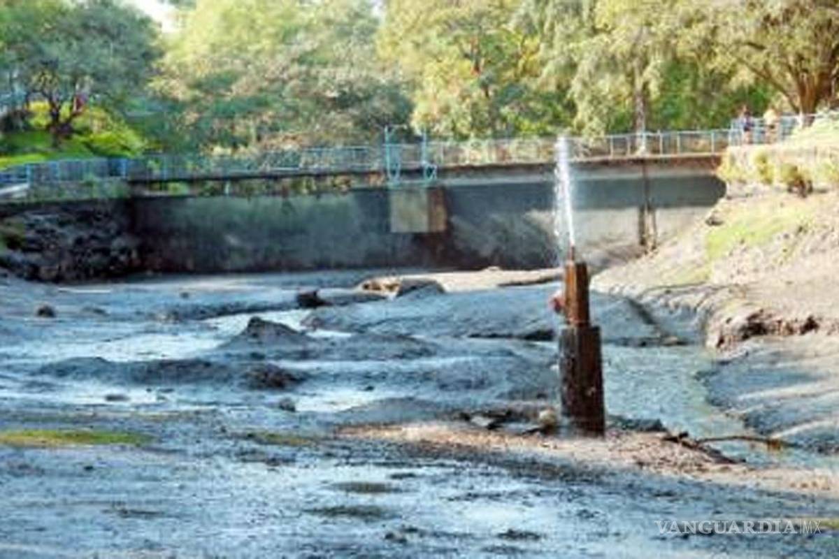 Descargan aguas negras en lago de Chapultepec en Cuernavaca