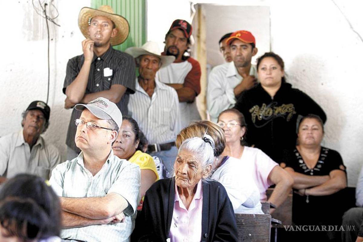 Bloquean carretera por falta de agua