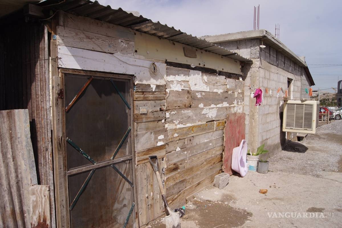 Entregan cuartos mal construidos a familias de Monclova