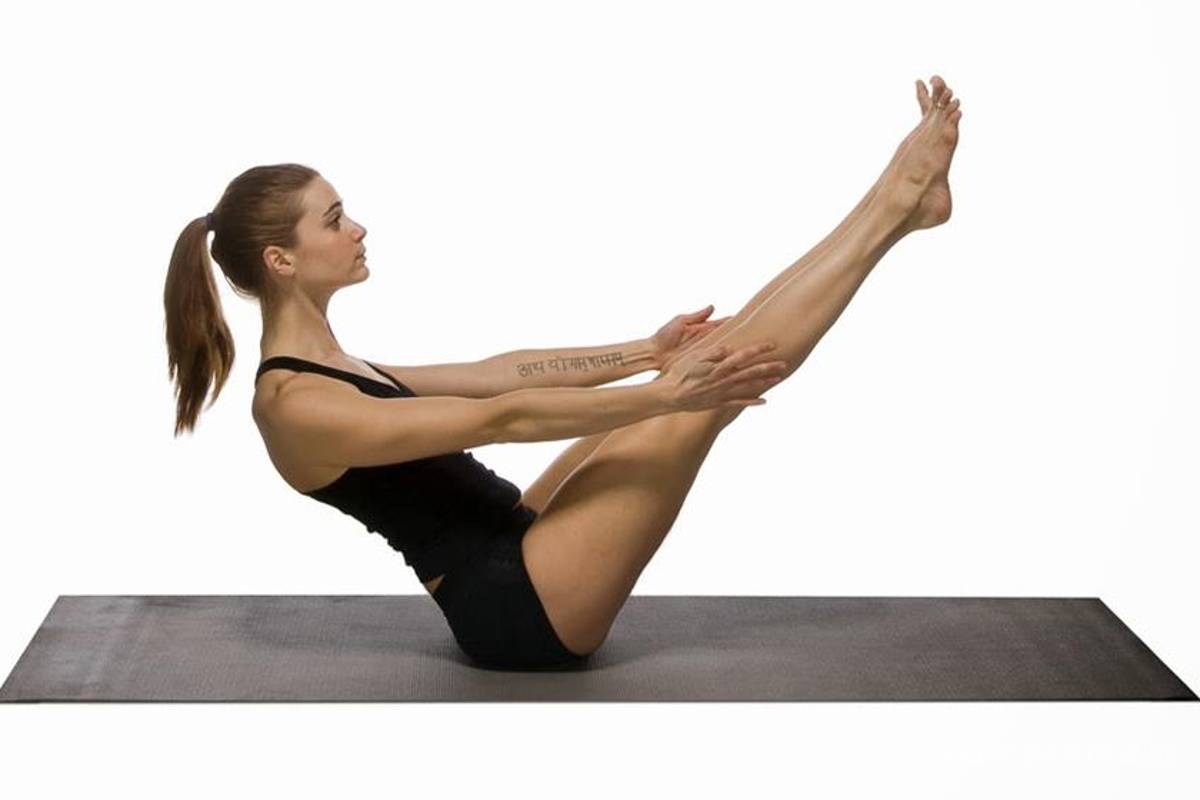 Cuatro posturas de yoga para fortalecer tu abdomen