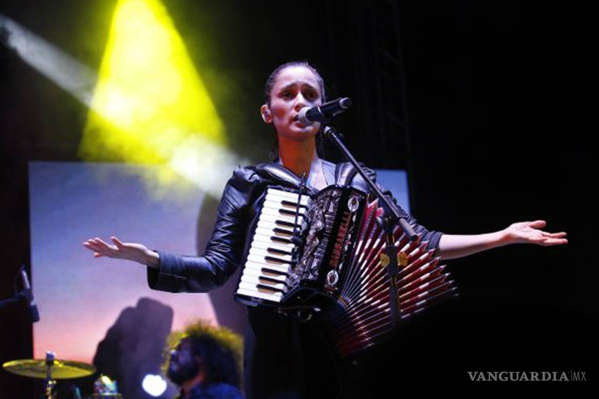 Clausura del "Torri" con concierto de La Venegas en Torreón