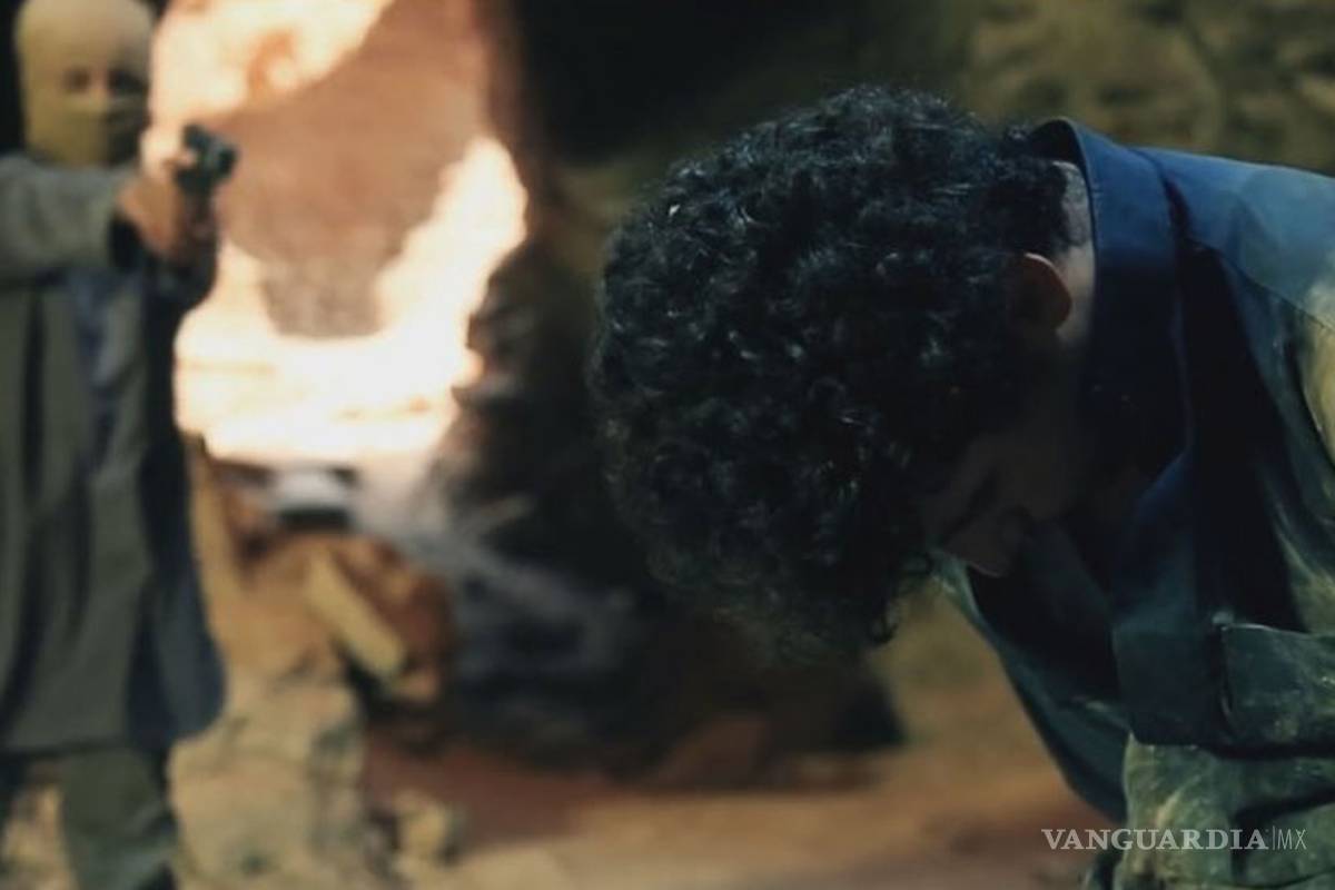 'Las escondidas' de los niños del Estado Islámico, buscan y ejecutan a prisioneros (video)