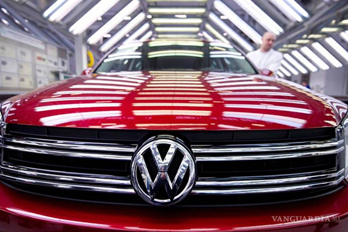 Empleados de VW aceptan haber instalado software fraudulento