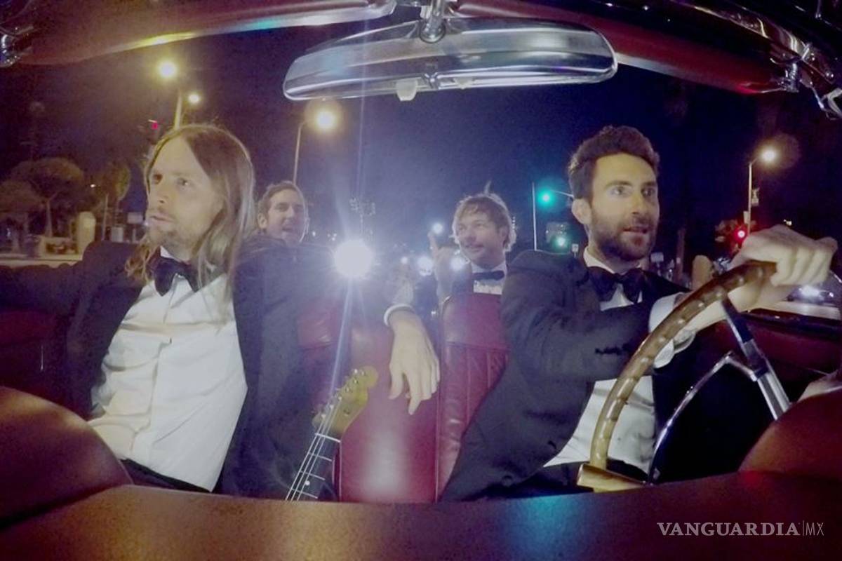 Maroon 5 sorprende en bodas con "Sugar"