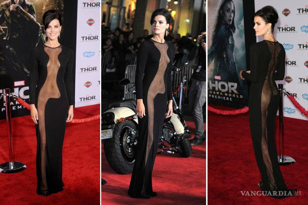 "Semidesnuda" Jaimie Alexander sorprende en alfombra roja de 'Thor 2'