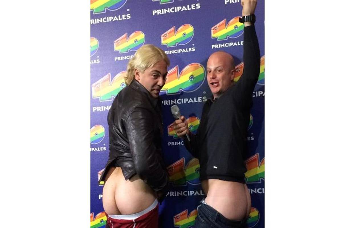 Cristian Castro enseña el trasero junto a Facundo