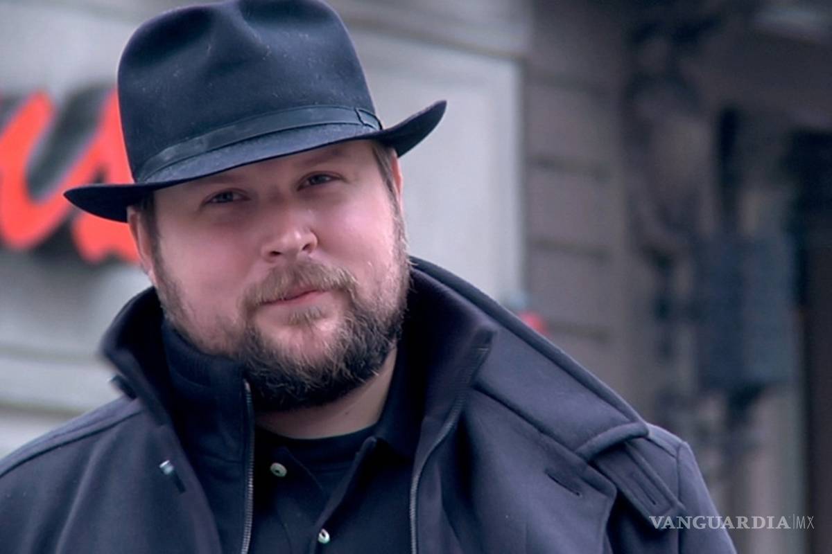 Es multimillonario pero dice sentirse 'más solo que nunca'