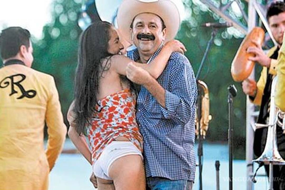 6 meses después sancionan a 'Layín' por levantar falda