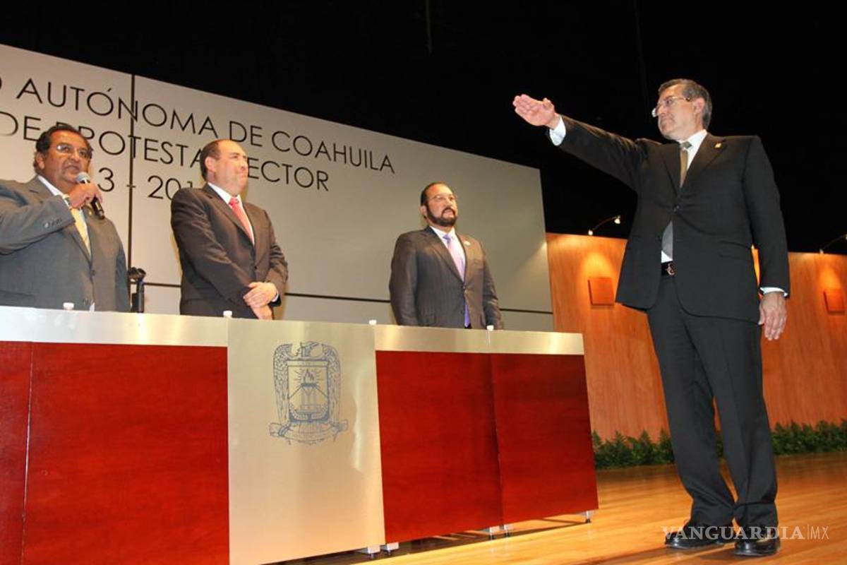 Blas toma protesta como rector de la UAdeC