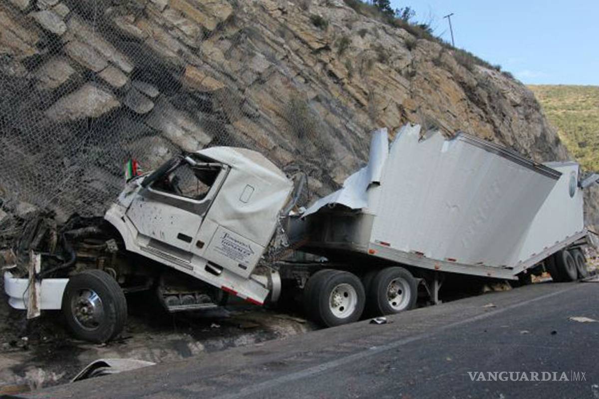 Hombre muere tras choque de un tráiler en la carretera 57