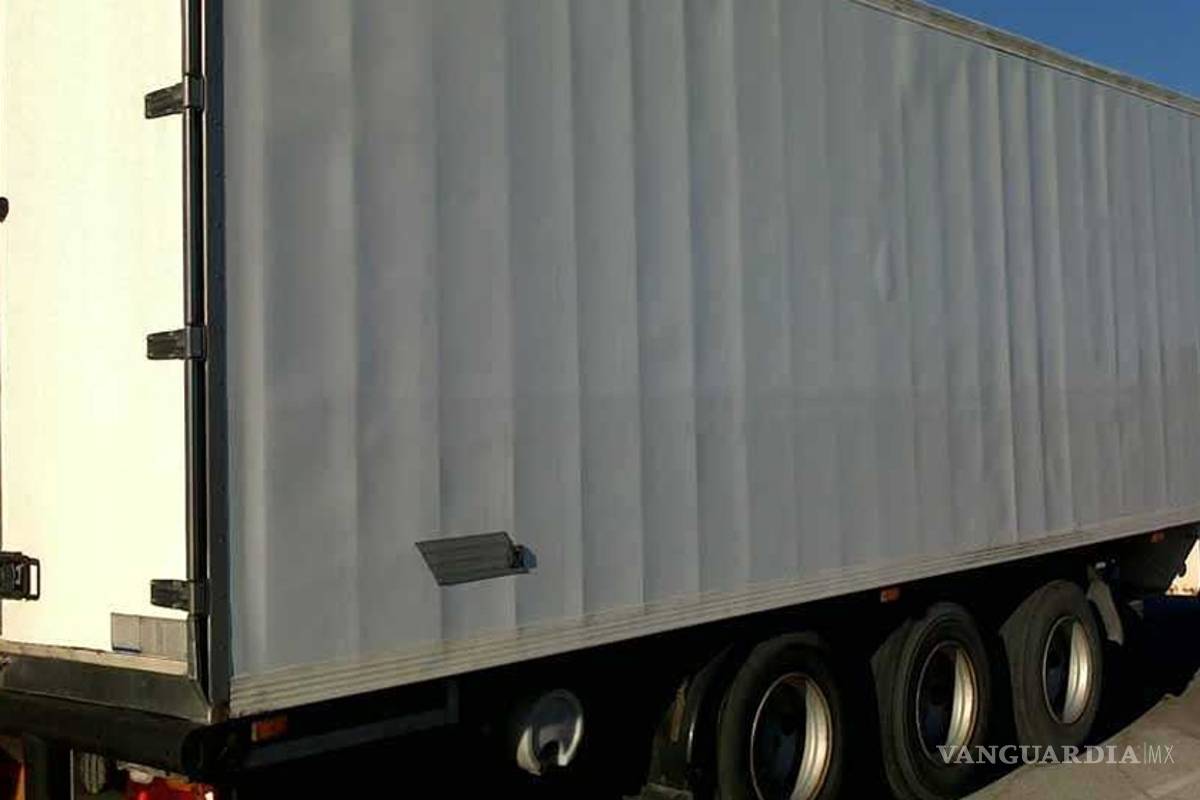 Encarcelan a trailero que transportaba a ocho guatemaltecos