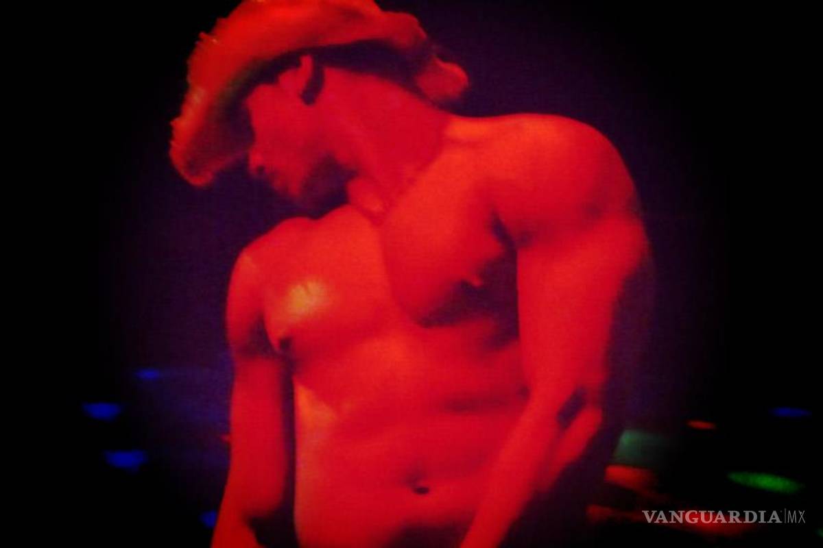 Ser un hombre 'stripper'; tras el show, la oscuridad