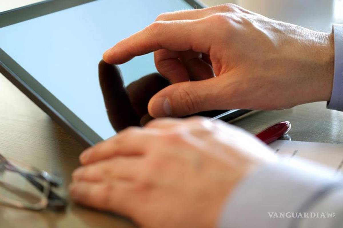 Crean sistema que corrige los fallos de visión directamente en la pantalla