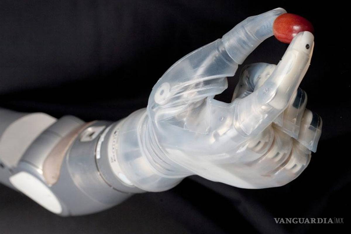 Aprueban nuevo &quot;brazo robótico&quot;, manejado por la mente