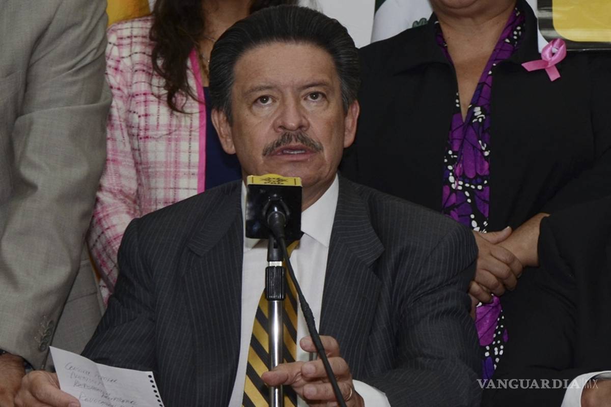 "Sinsentido", renovar dirigencia del PRD, afirma Navarrete