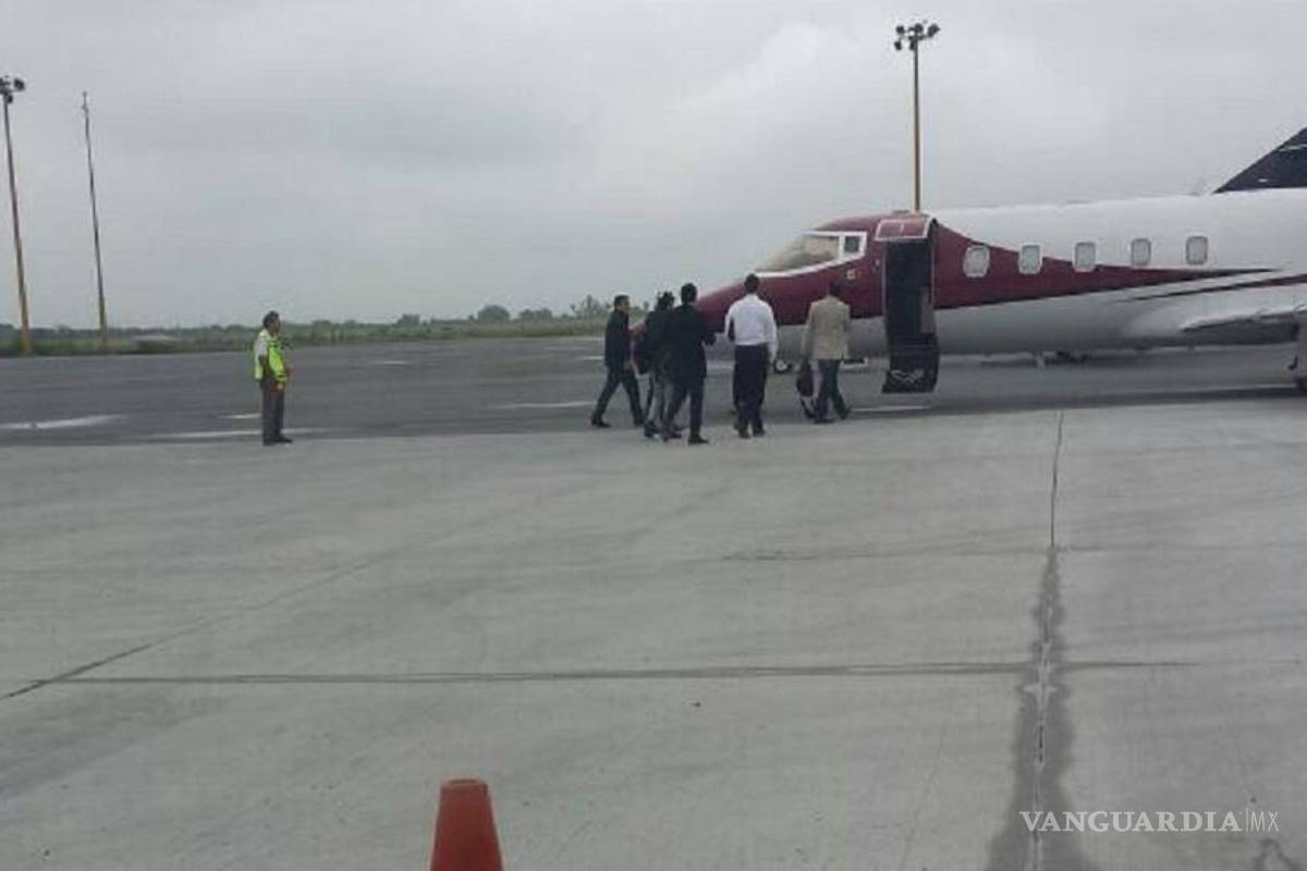 Muestra PRD imágenes del 'Bronco' usando avión privado