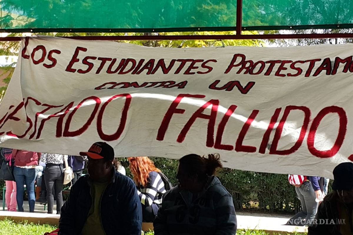 Normalistas de Ayotzinapa llegan a Torreón