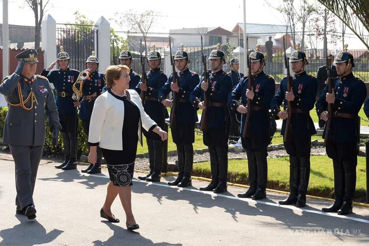 Bachelet encabeza homenaje a general Prats, asesinado en Buenos Aires en 1974