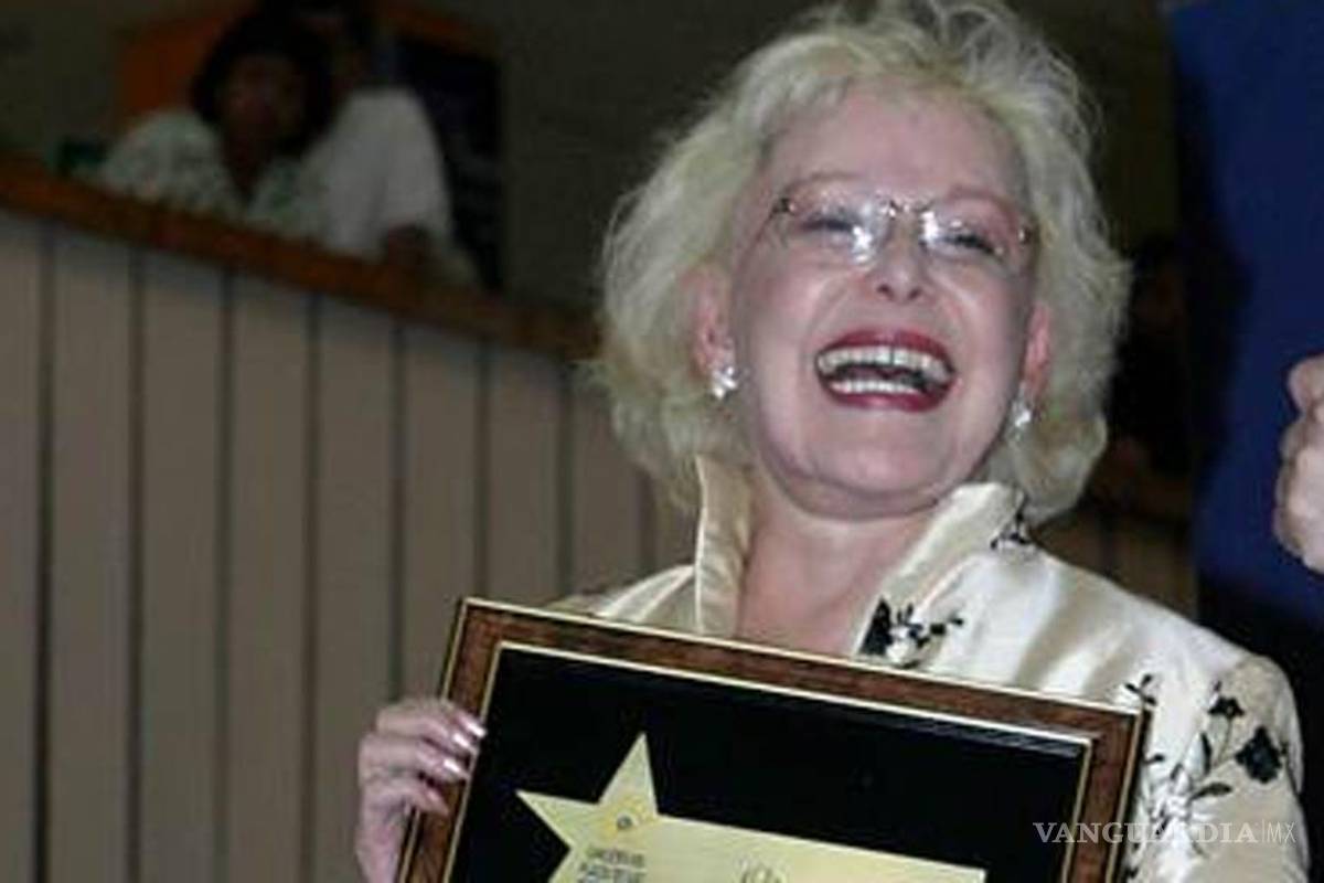 Familiares y amigos despiden a Irma Lozano