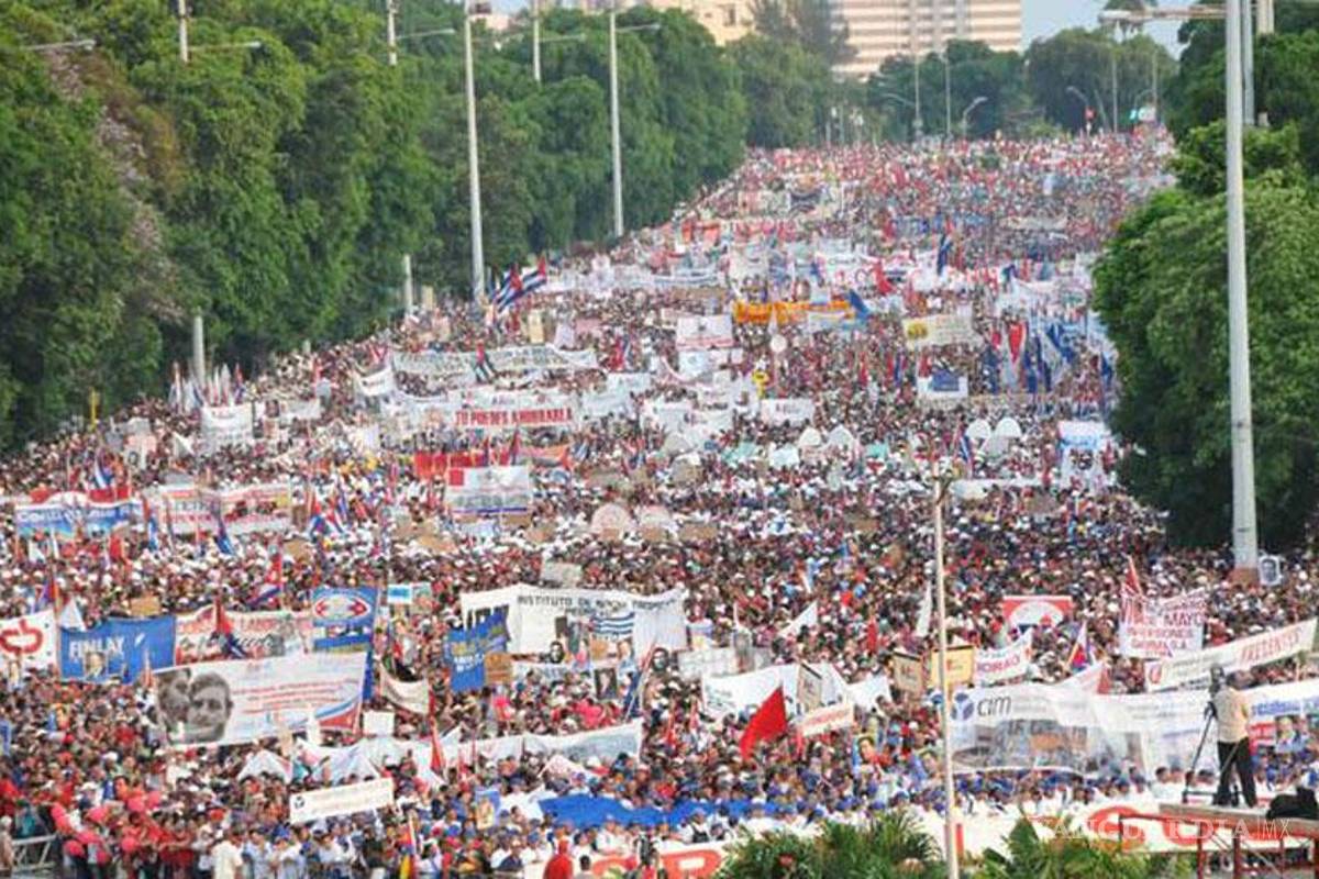 Cuba celebra el 1 de mayo con un homenaje a Hugo Chávez