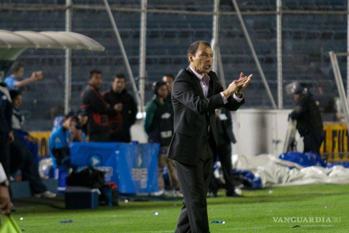 El Profe Cruz protagoniza pelea a golpes