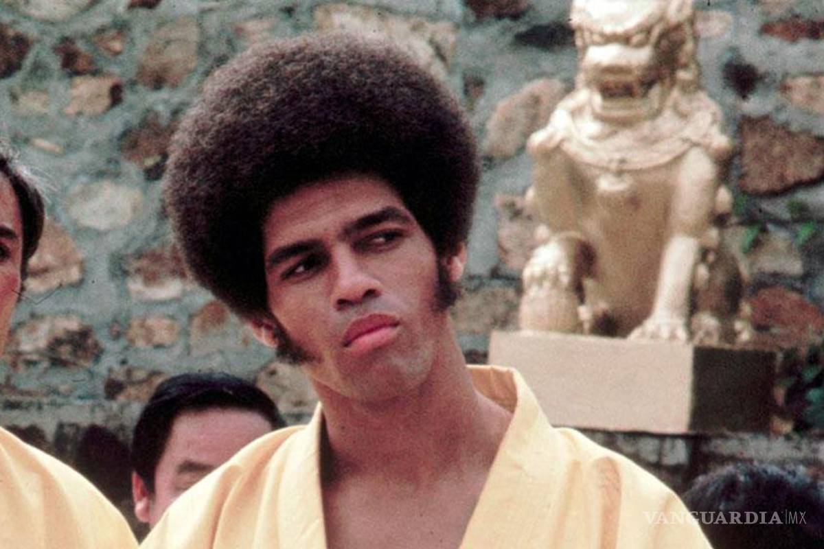 Muere Jim Kelly, compañero de peleas de Bruce Lee
