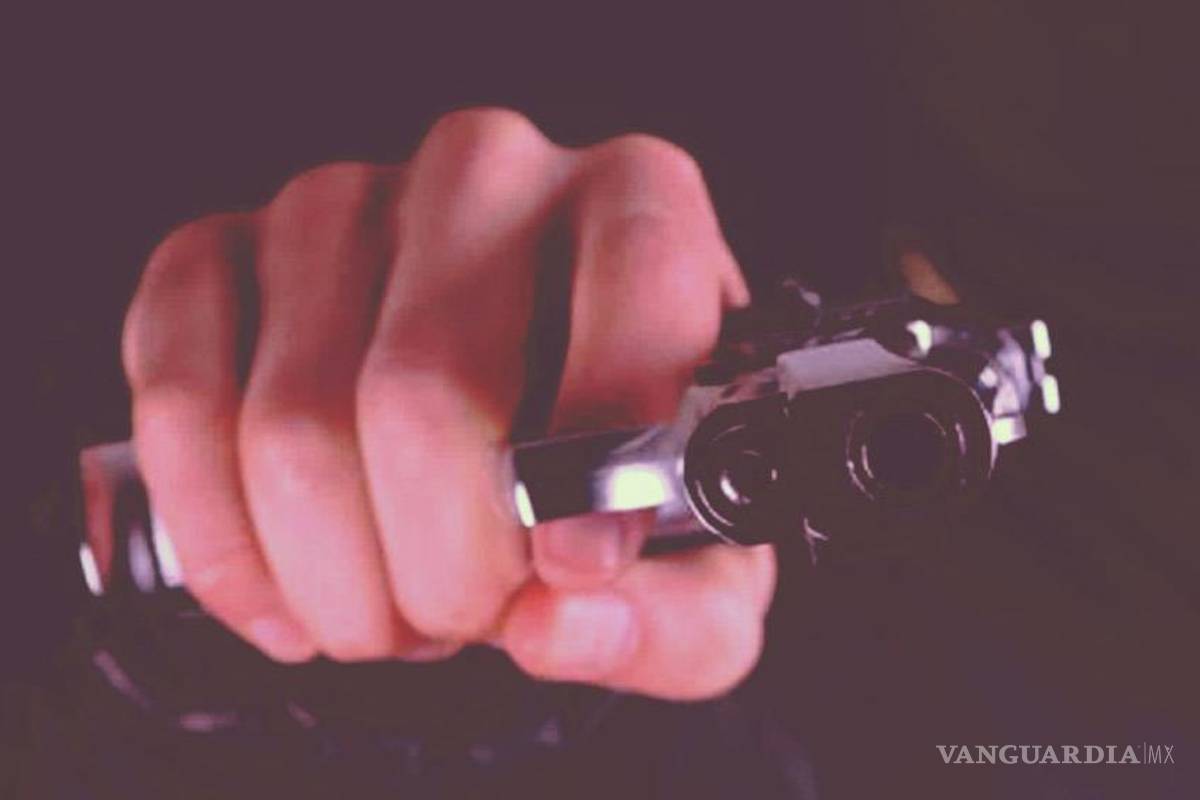 Frente a presidencia de Nueva Rosita levantan a profesor y le quitan 30 mil pesos