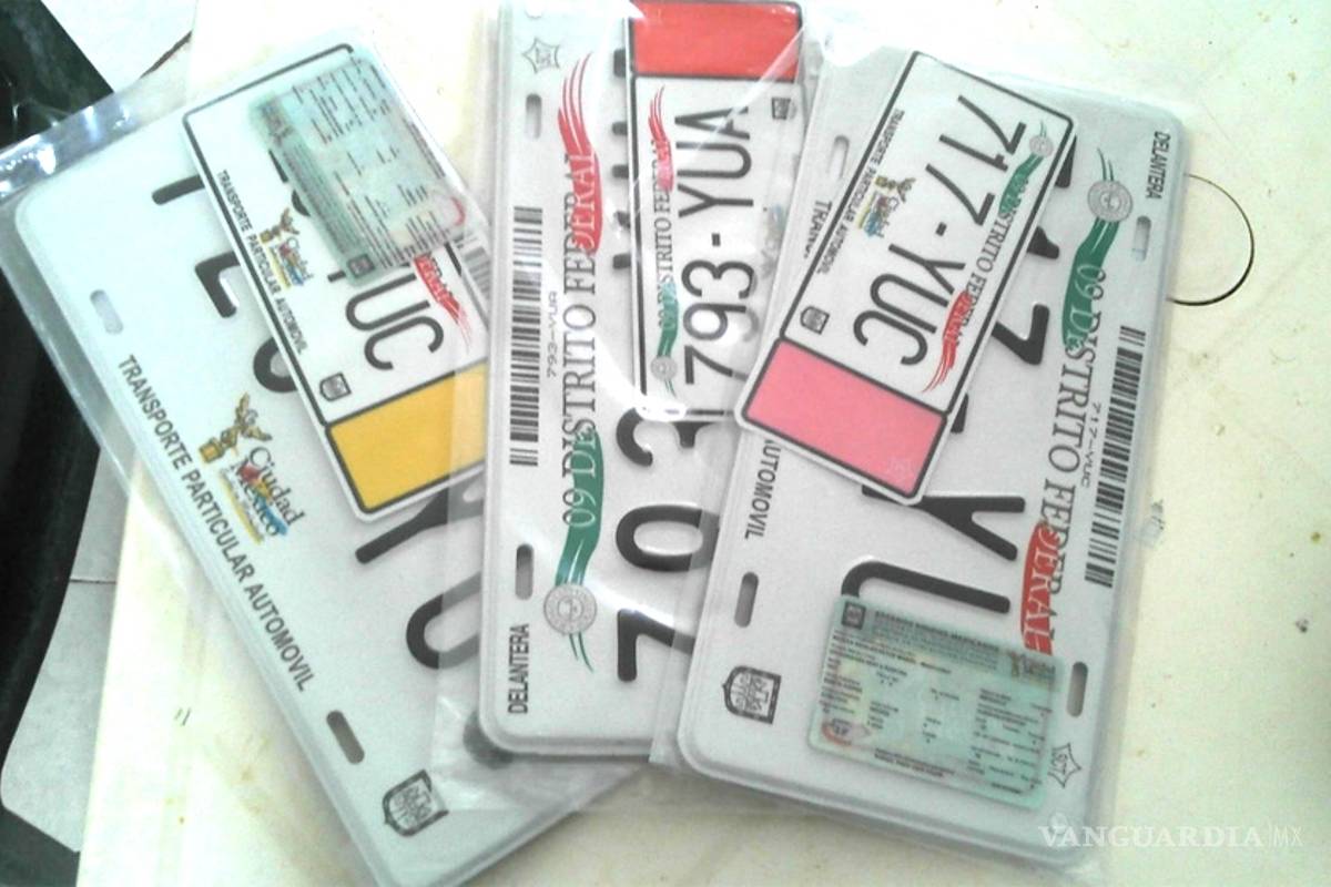 Ofrecen placas del DF a autos de Saltillo