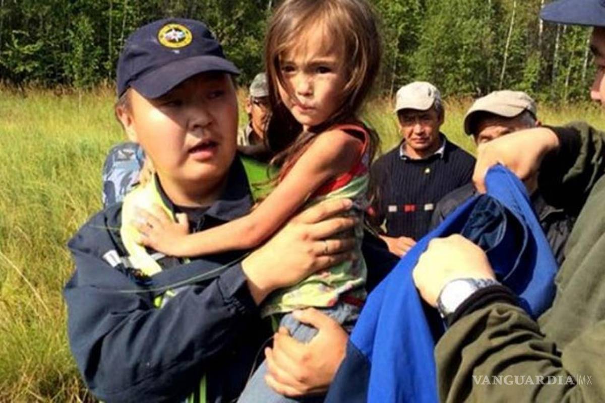 Niña de 4 sobrevive 12 días sola en el bosque a base de bayas y agua de río