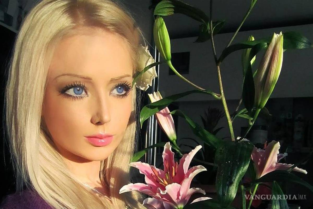 La 'Barbie humana' canta ópera (Video)