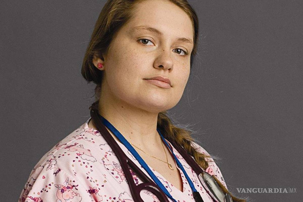 Merritt Wever gana Emmy a la mejor actriz de reparto