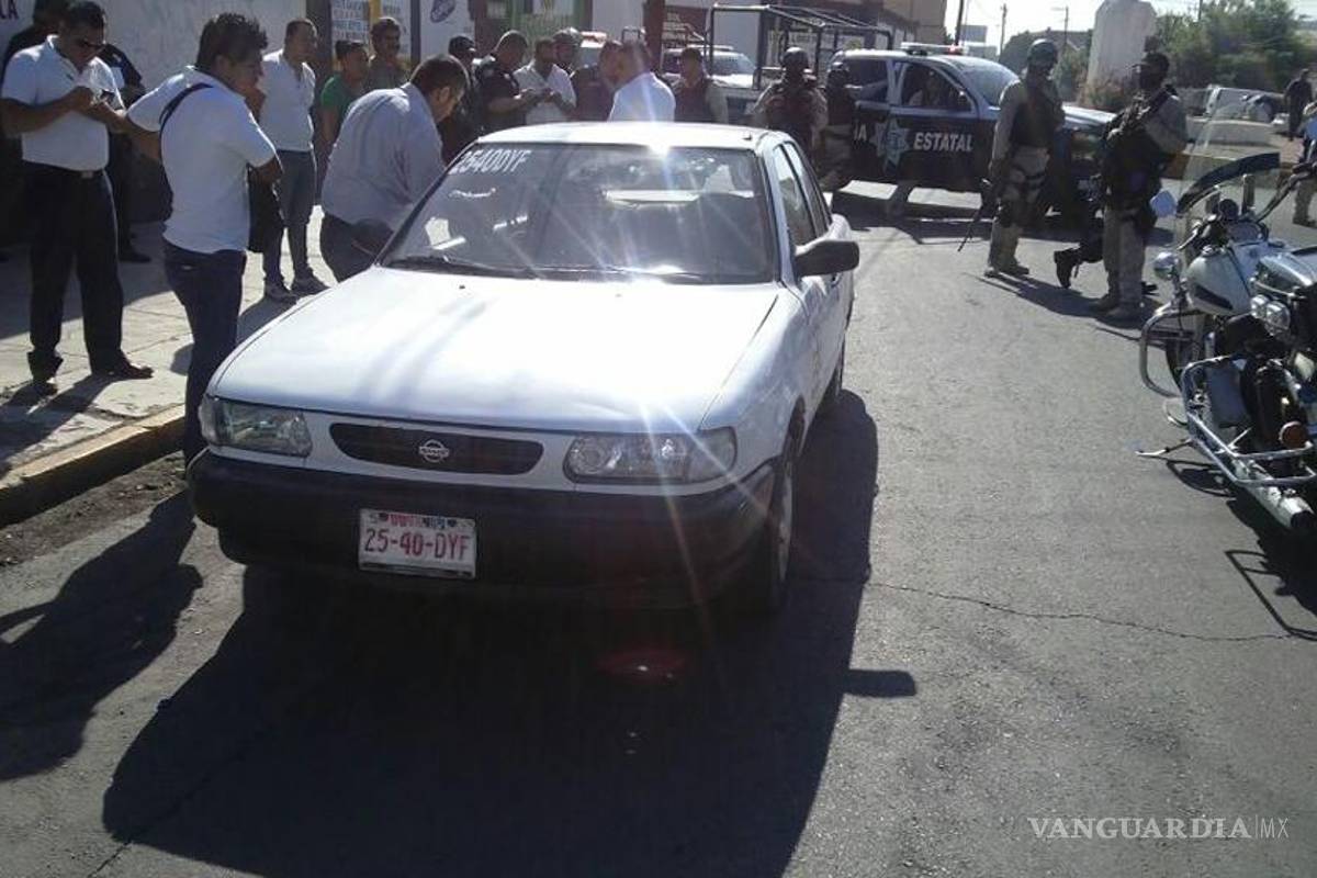 Hallan auto con dos cuerpos sin vida en Torreón
