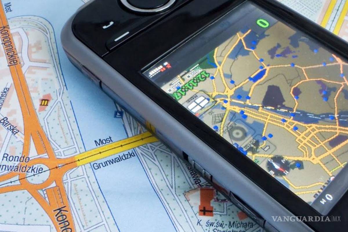 Viajaban de Torreón a Monterrey, GPS los pierde... y los impacta el tren