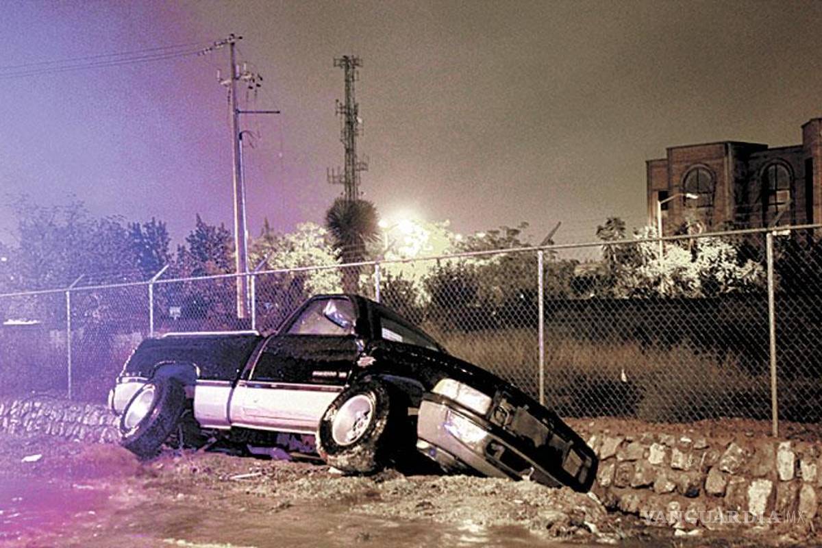 Ladrones la hunden en arroyo; Le birlan `la perrona'