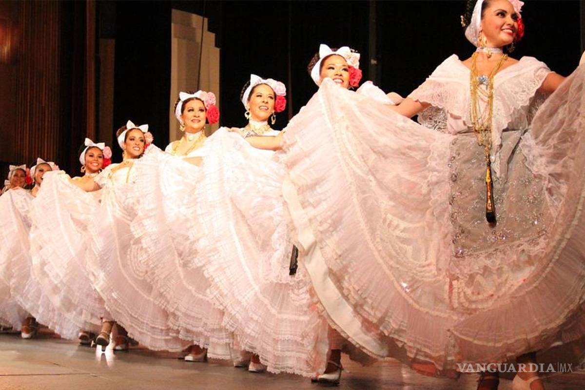 Colorido y tradición en Bellas Artes, con el Ballet Folklórico de la UV