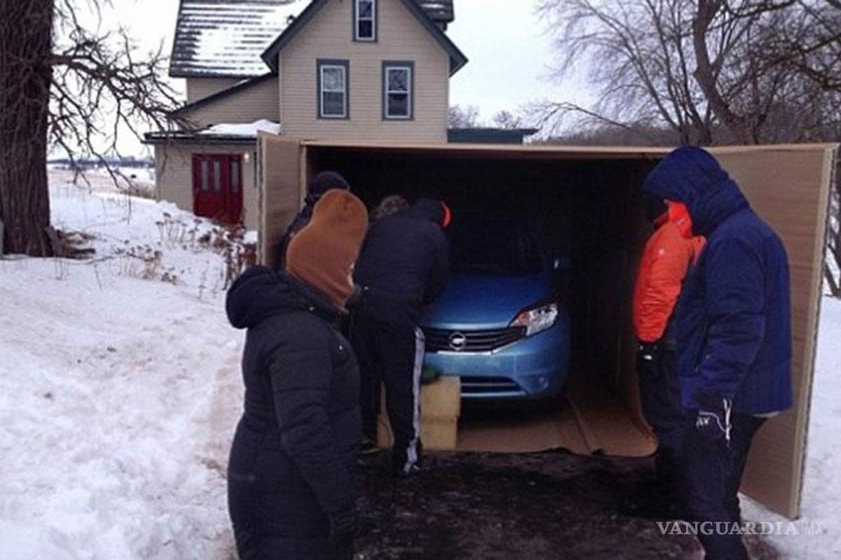 Compran un auto en Amazon, ¡y lo reciben en caja!