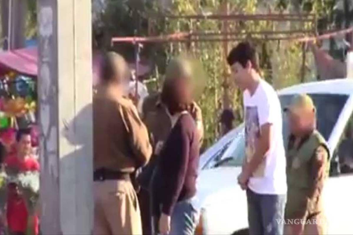 Jóvenes se burlan de policías en Saltillo