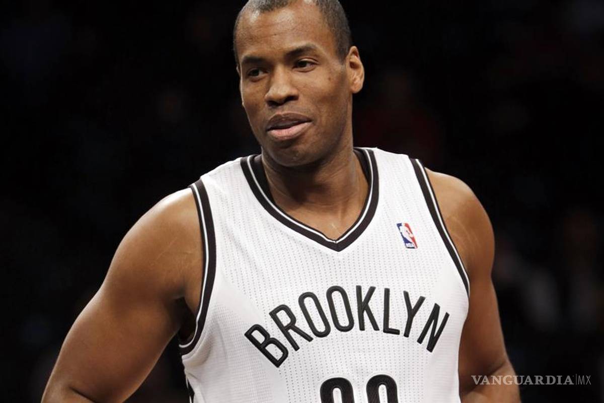 Jason Collins, primer jugador gay de la NBA, se retira