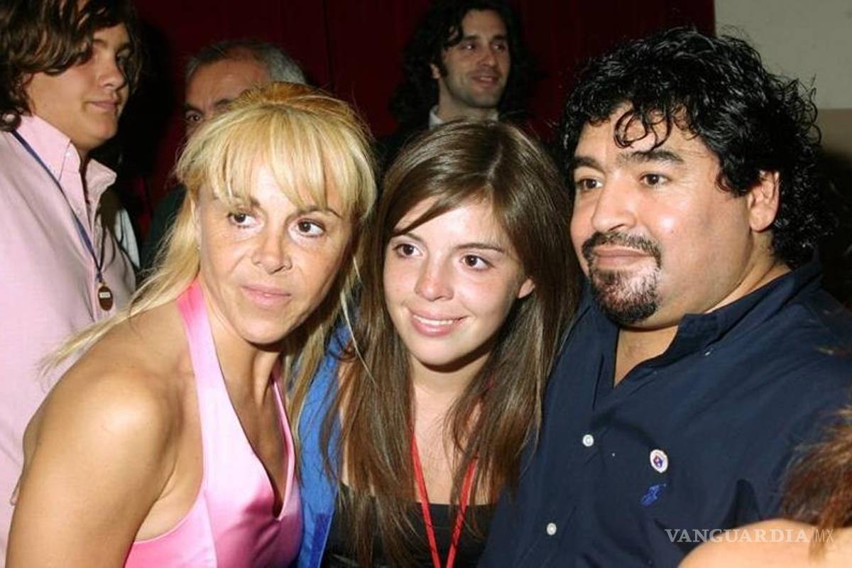 Maradona comenzó a drogarse en Napoli: ex esposa