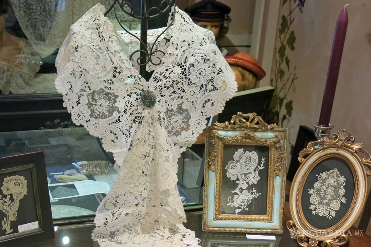 Encaje, el arte de mover los hilos