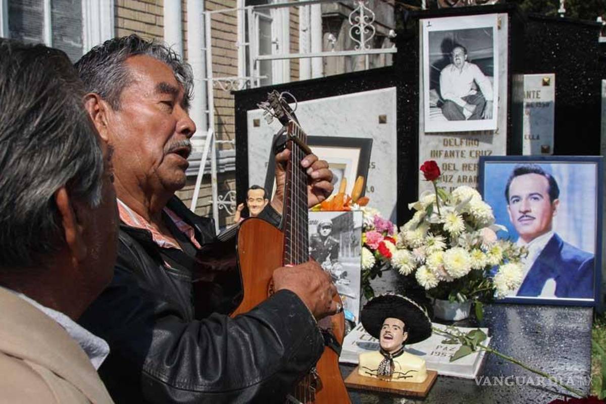 Miles recuerdan a Pedro Infante a 58 años de su muerte