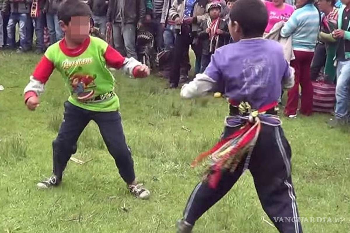 Indignan participación de niños en tradicionales peleas en Perú
