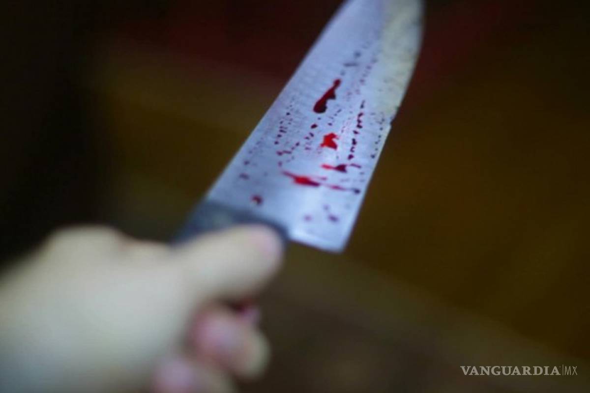Detienen a mujer por el asesinato a puñaladas de su vecino en Saltillo