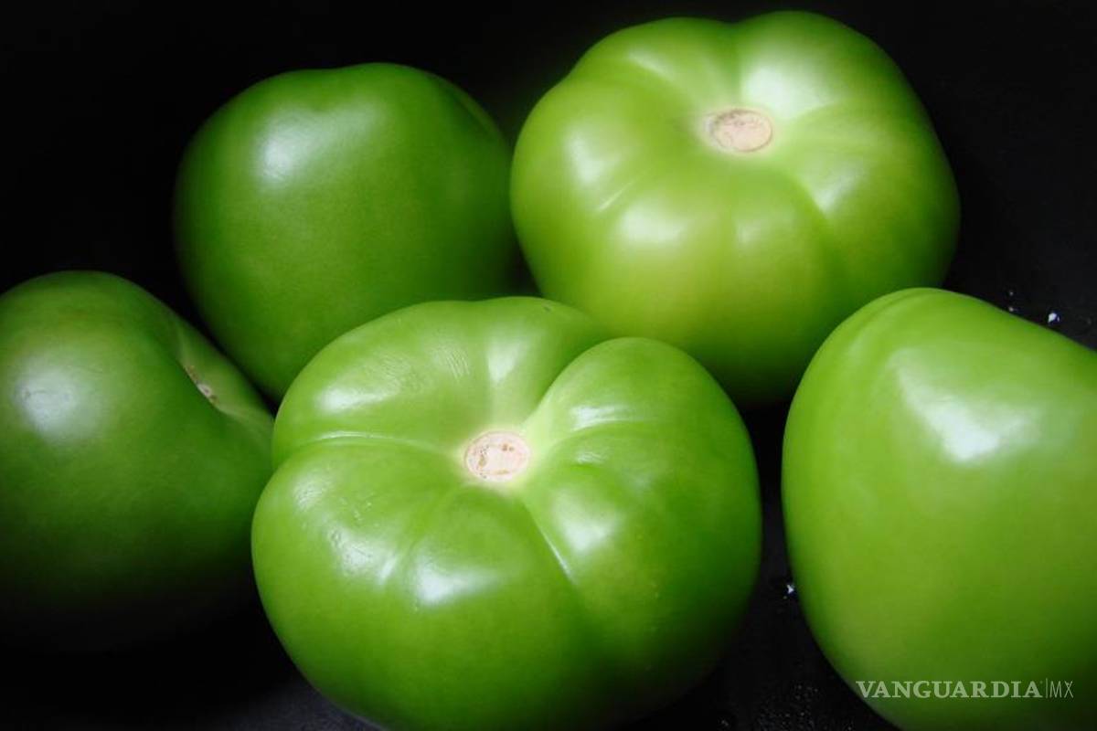 Para bajar precios quitan arancel a limón, tomate y pollo
