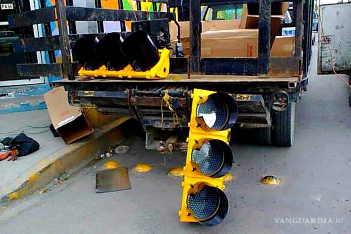 Sustituyen en Acuña, Coahuila, semáforos ahorradores de energía eléctrica