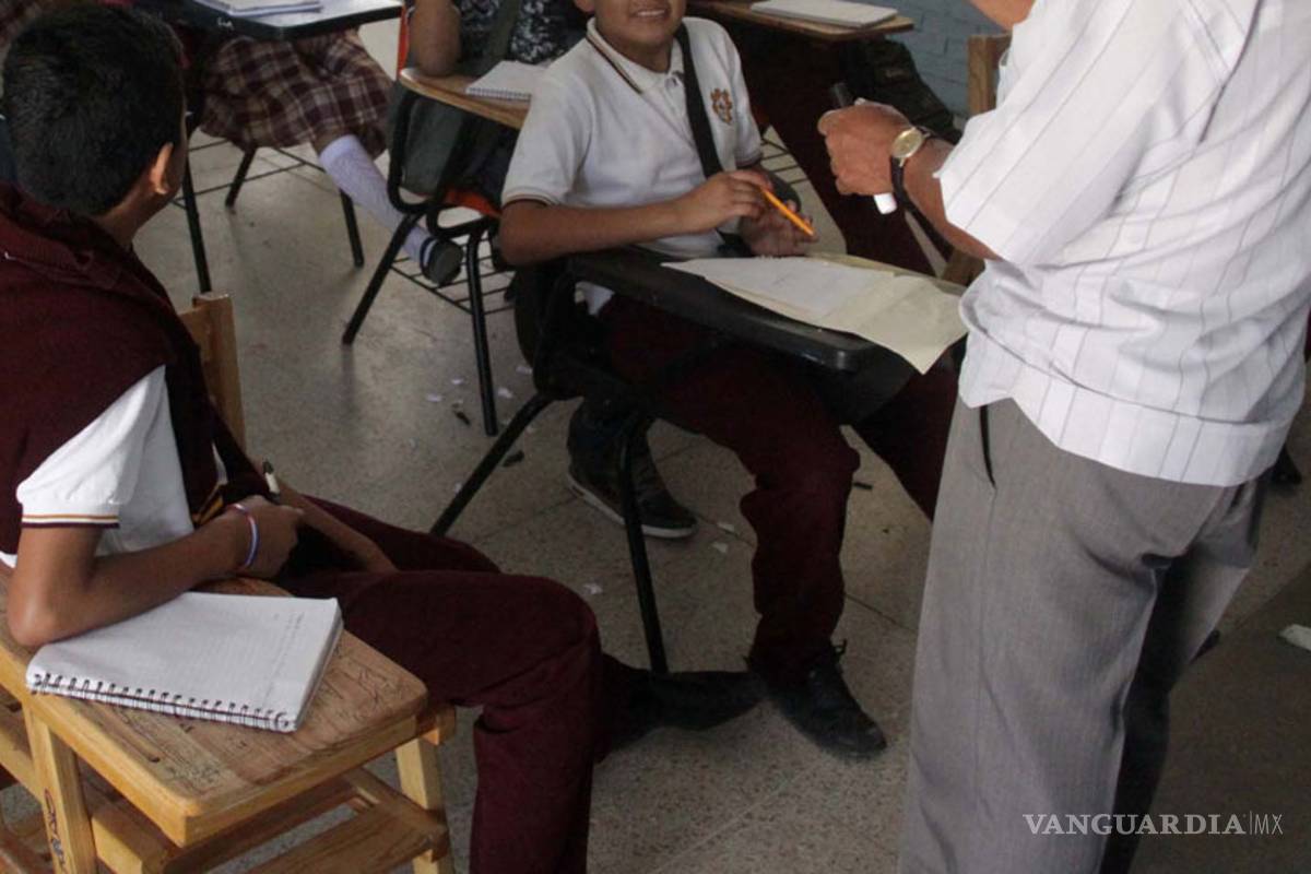 Maestros, el problema de la educación, según encuesta de la UNAM