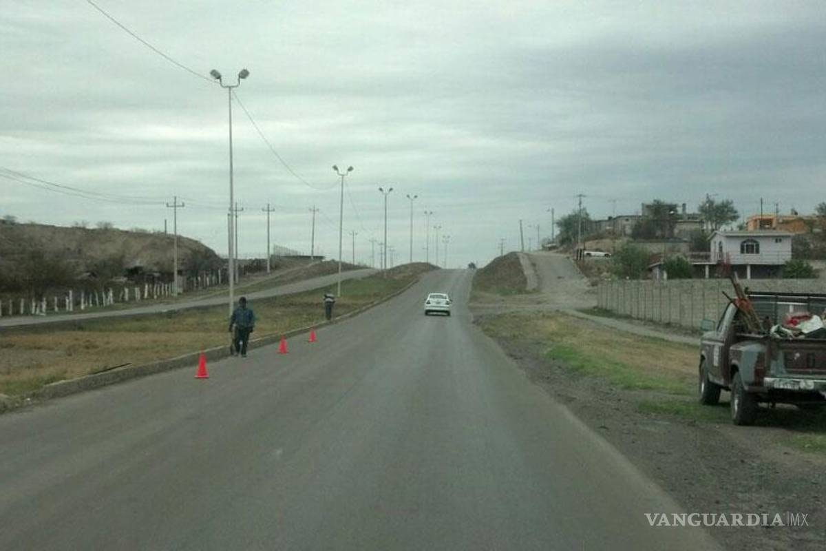 En Sabinas, se incendia casa y bomberos no llegan por falla en camión