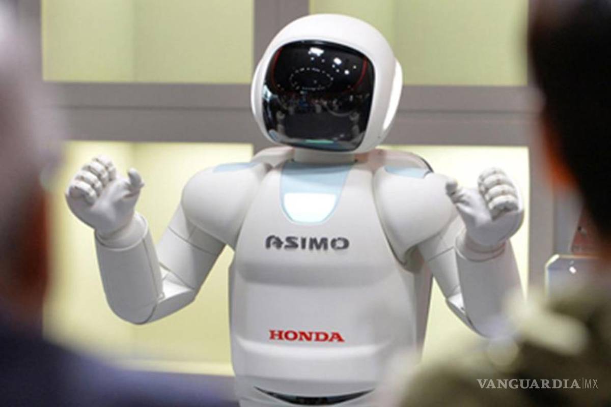 Debuta ASIMO, el robot humanoide, ante público mexicano