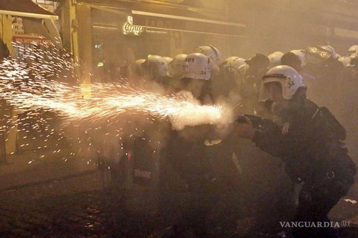 Policía turca reprime marcha del orgullo gay en Estambul