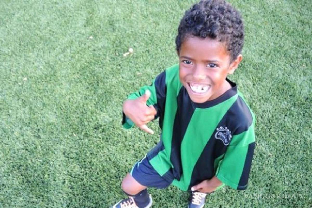 Mini Ronaldinho, sensación en Barcelona por su "magia en el futbol"